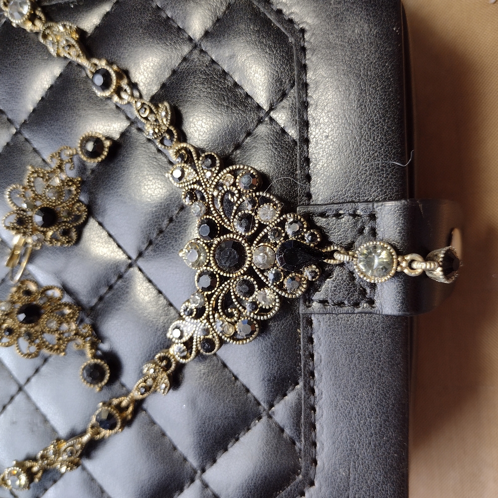 Source Unknown Black and Gold Necklace with Intricate Design